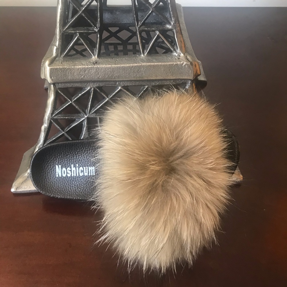 100% Raccoon fur slides - Picture 3 of 3